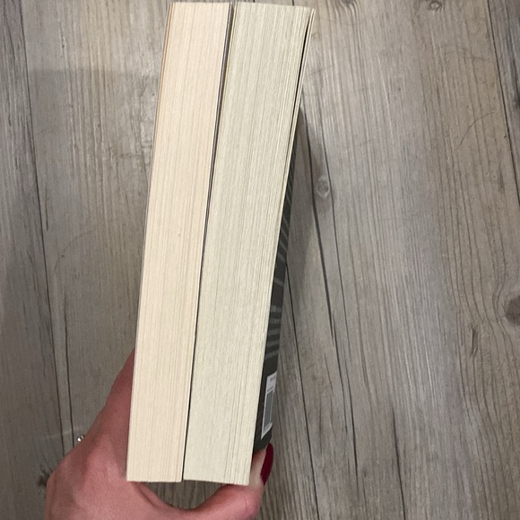 Colleen Hoover BOOKS - Picture 5 of 5